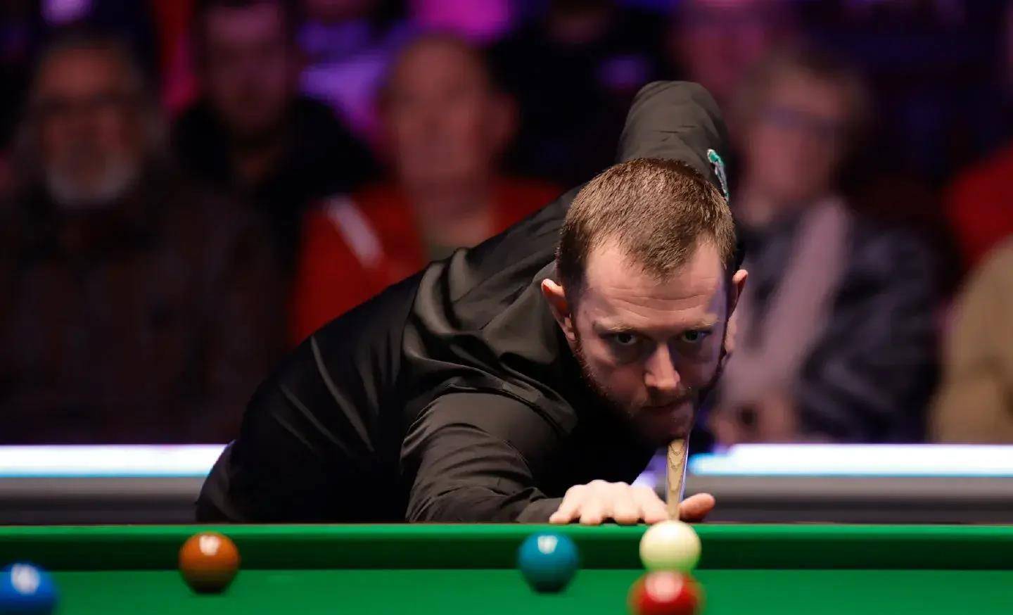 卫在面对费 卫在面对费